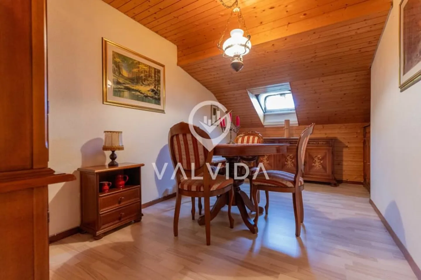 Il tuo rifugio con vista sulla valle del Rodano: appartamento mansardato a St. German con grande potenziale - Foto 5 di 13