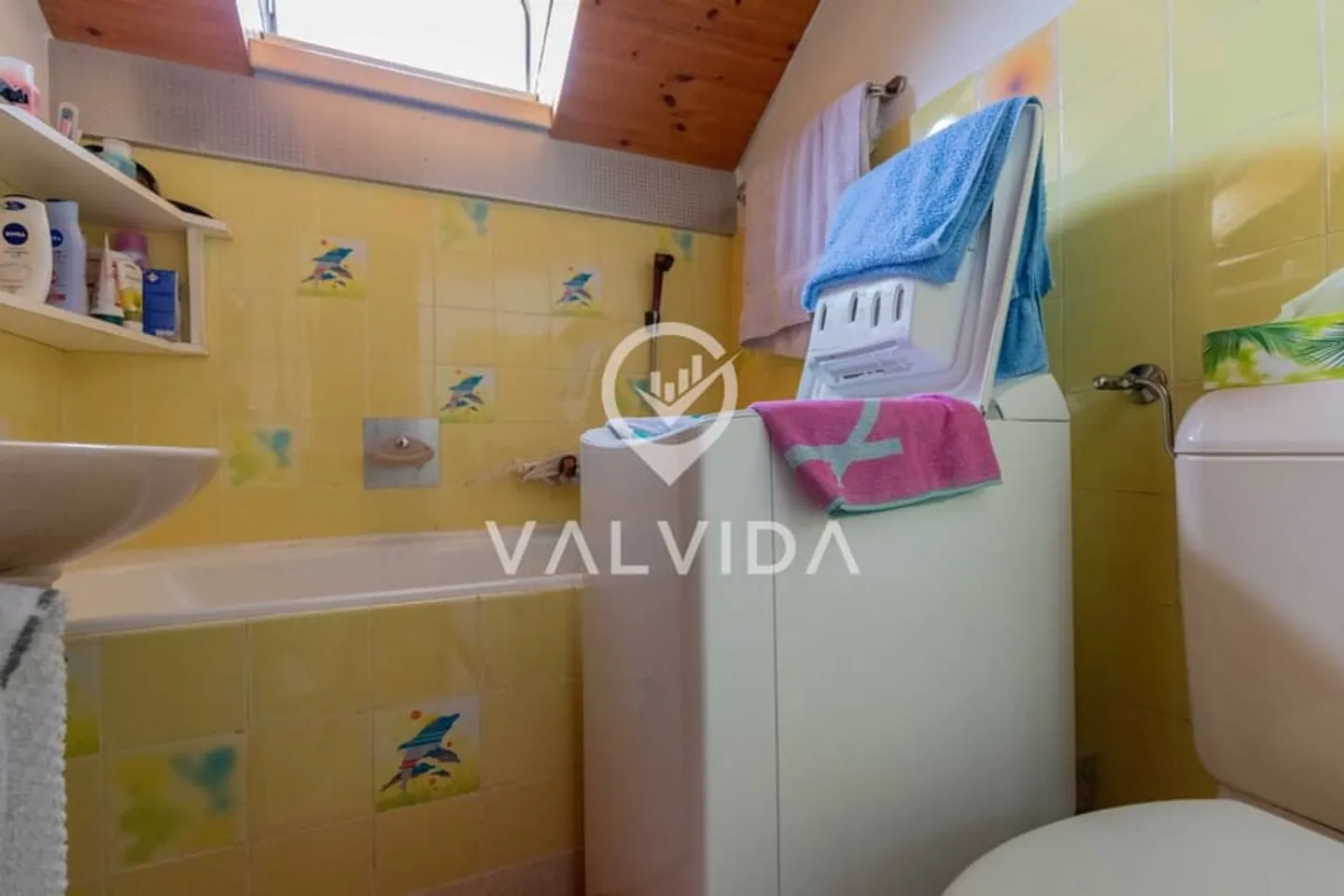 Il tuo rifugio con vista sulla valle del Rodano: appartamento mansardato a St. German con grande potenziale - Foto 13 di 13