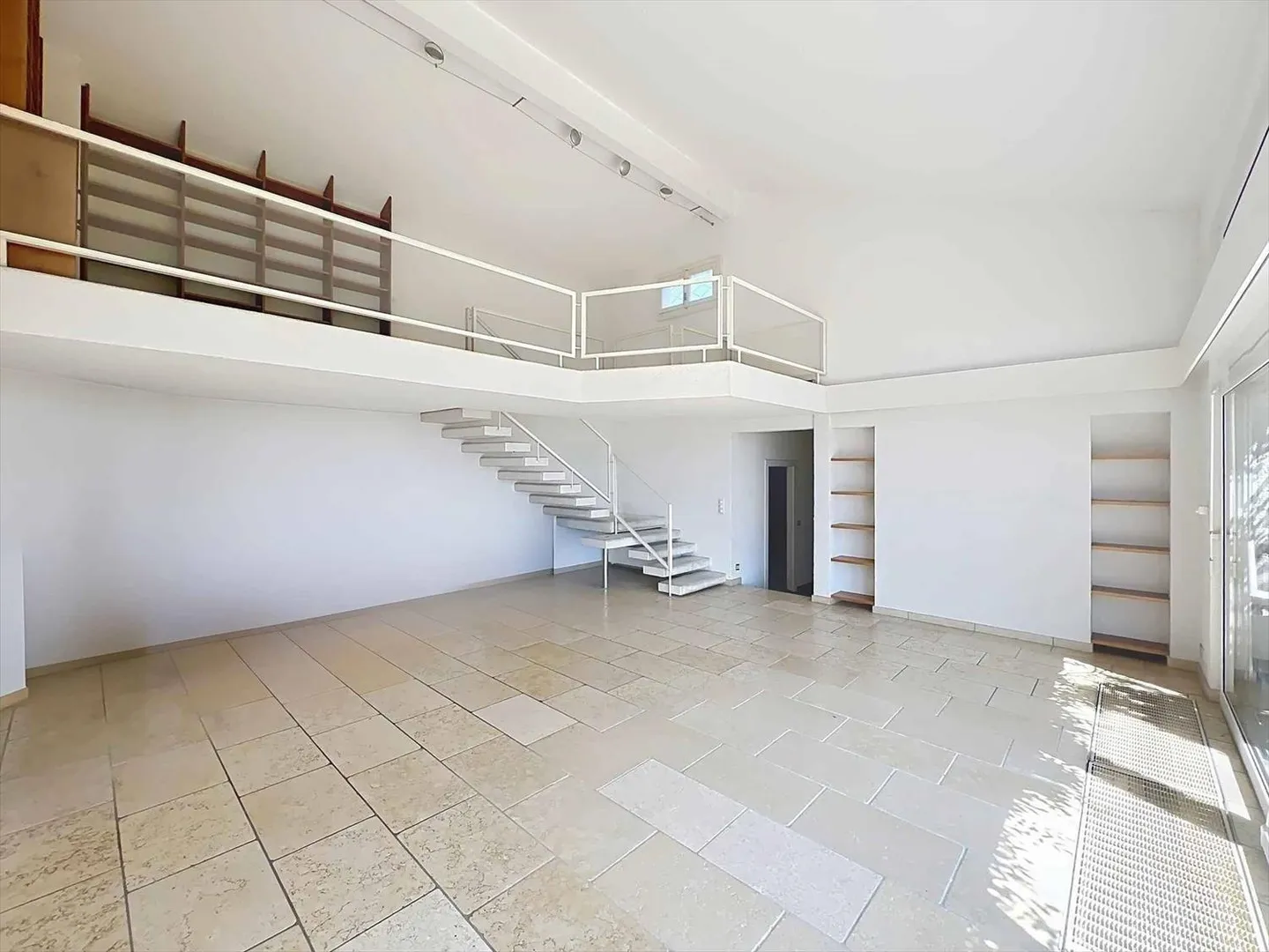 Unique villa with breathtaking views - Photo 2 of 11