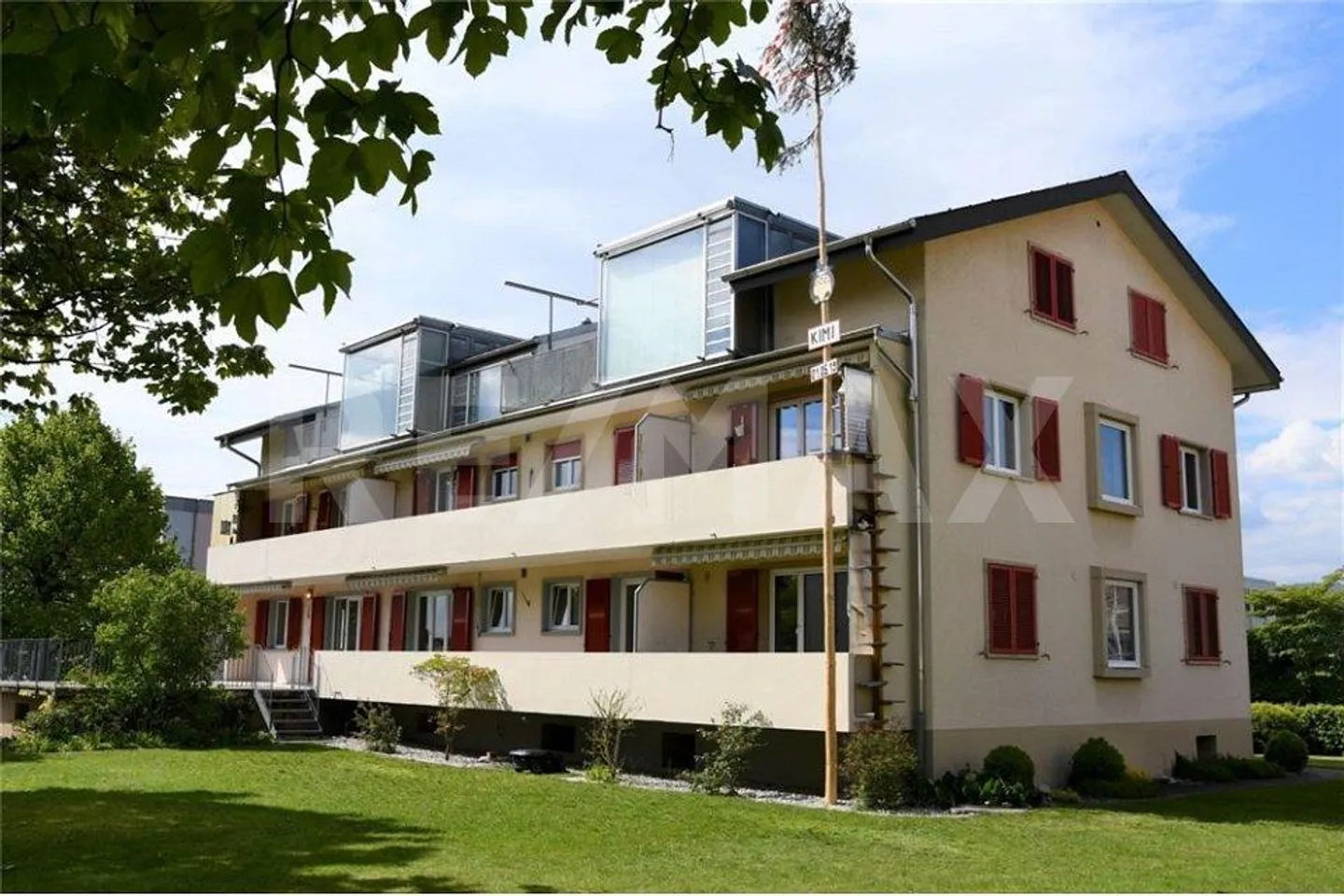 Maison multifamiliale avec 8 appartements et bon rendement - Photo 2 sur 11