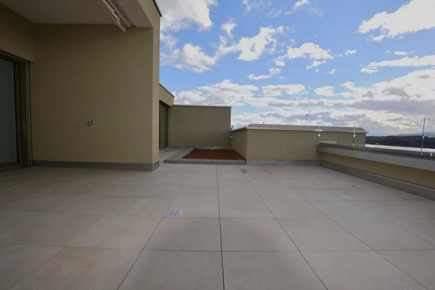 Terrassenwohnung mit atemberaubender Aussicht - Foto 2 von 10