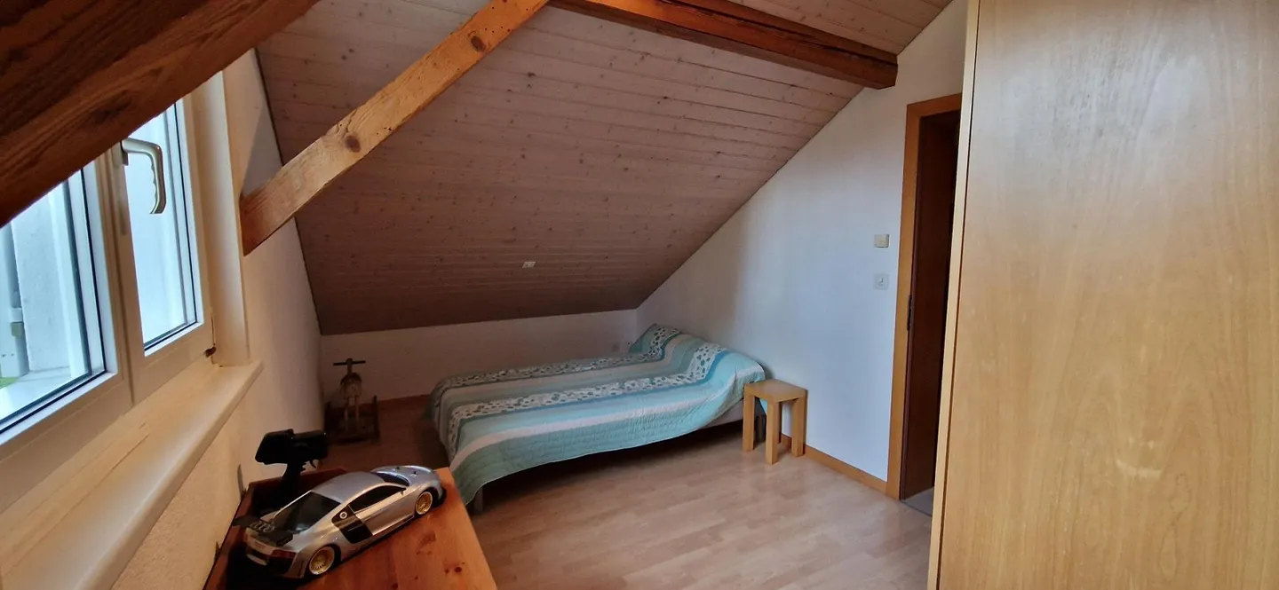 Charmante appartement sous les combles de 3 pièces avec un caractère de bien-être - Photo 3 sur 10