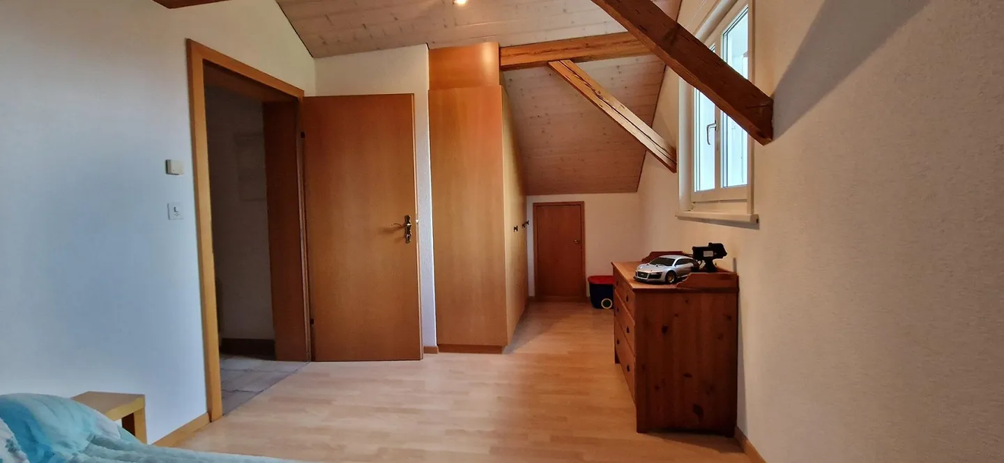 Charmante appartement sous les combles de 3 pièces avec un caractère de bien-être - Photo 4 sur 10