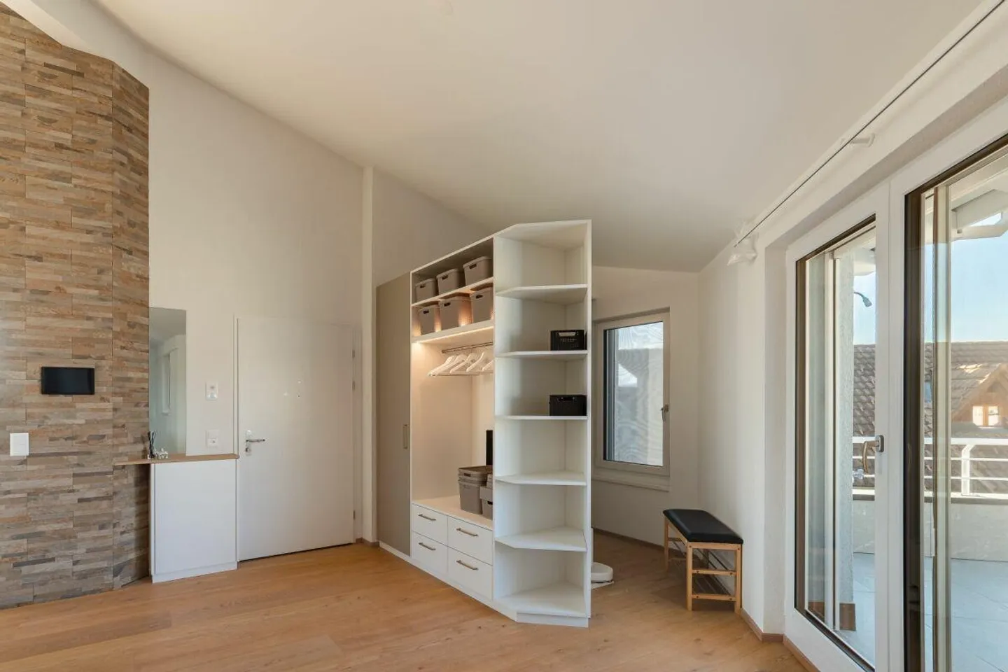High-quality renovated 5 1/2-room penthouse apartment in the heart of Hünenberg - Photo 6 of 20