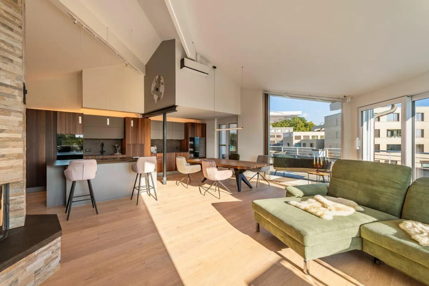 High-quality renovated 5 1/2-room penthouse apartment in the heart of Hünenberg - Photo 8 of 20