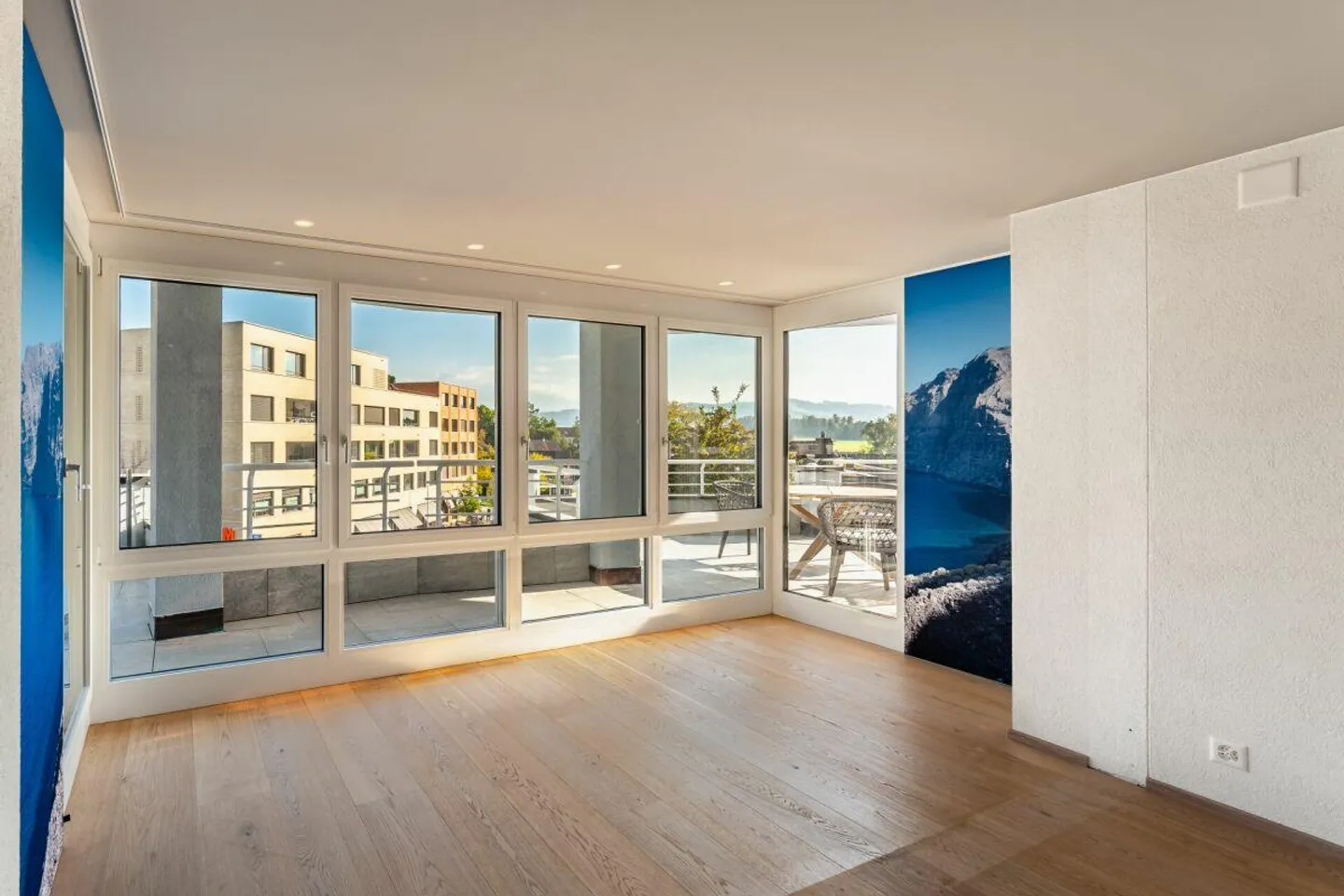High-quality renovated 5 1/2-room penthouse apartment in the heart of Hünenberg - Photo 10 of 20