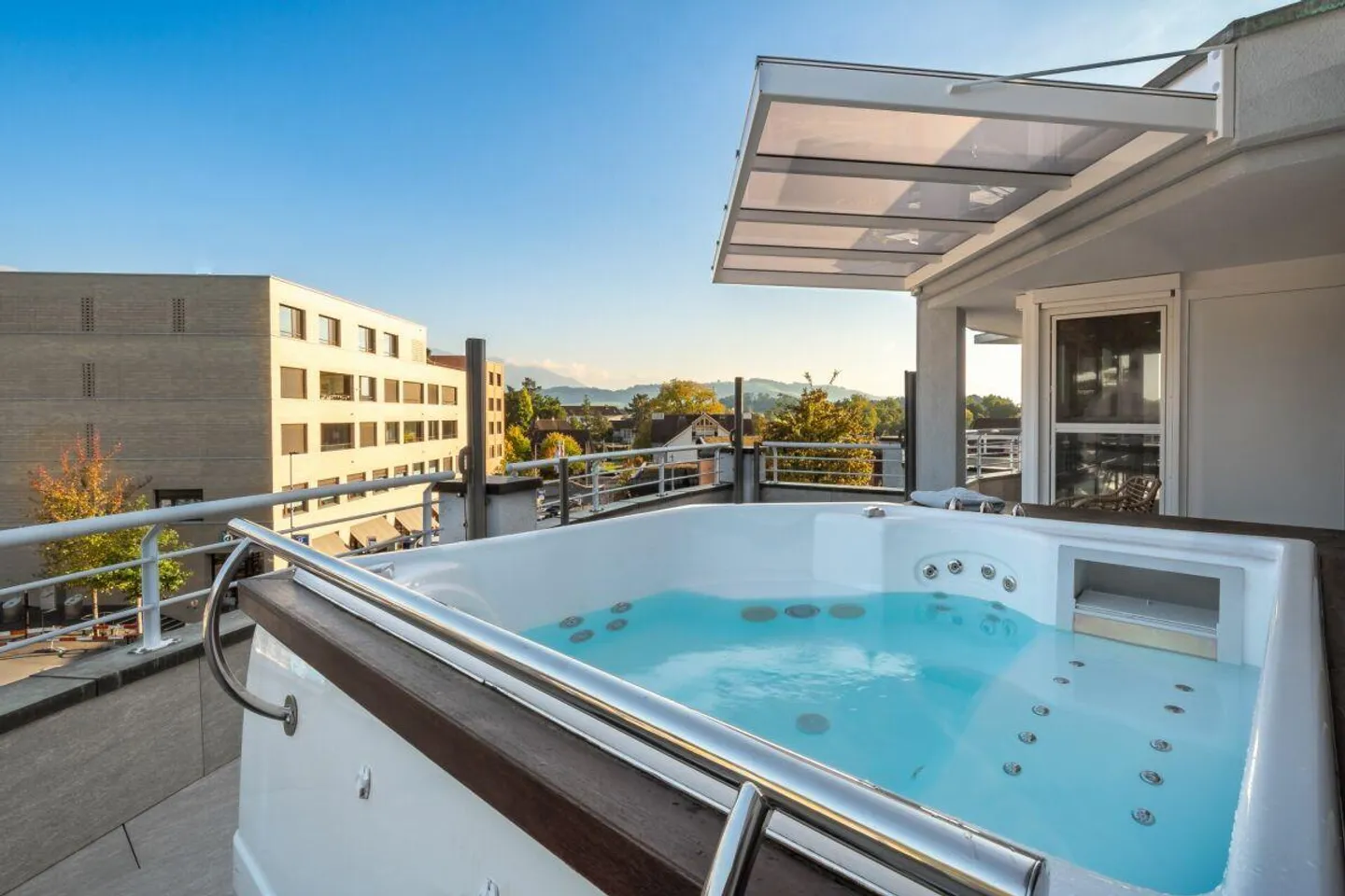 High-quality renovated 5 1/2-room penthouse apartment in the heart of Hünenberg - Photo 11 of 20