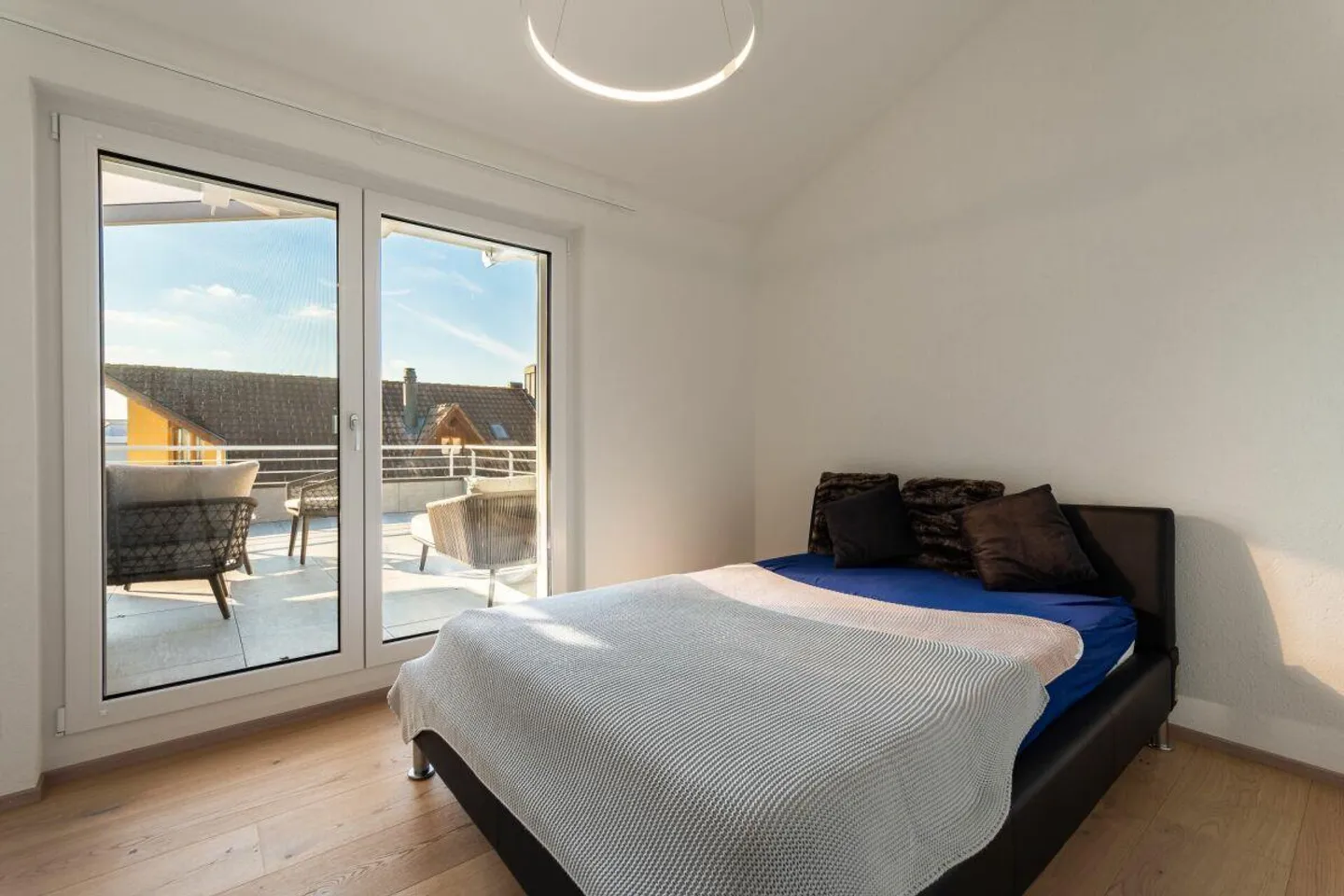 High-quality renovated 5 1/2-room penthouse apartment in the heart of Hünenberg - Photo 12 of 20