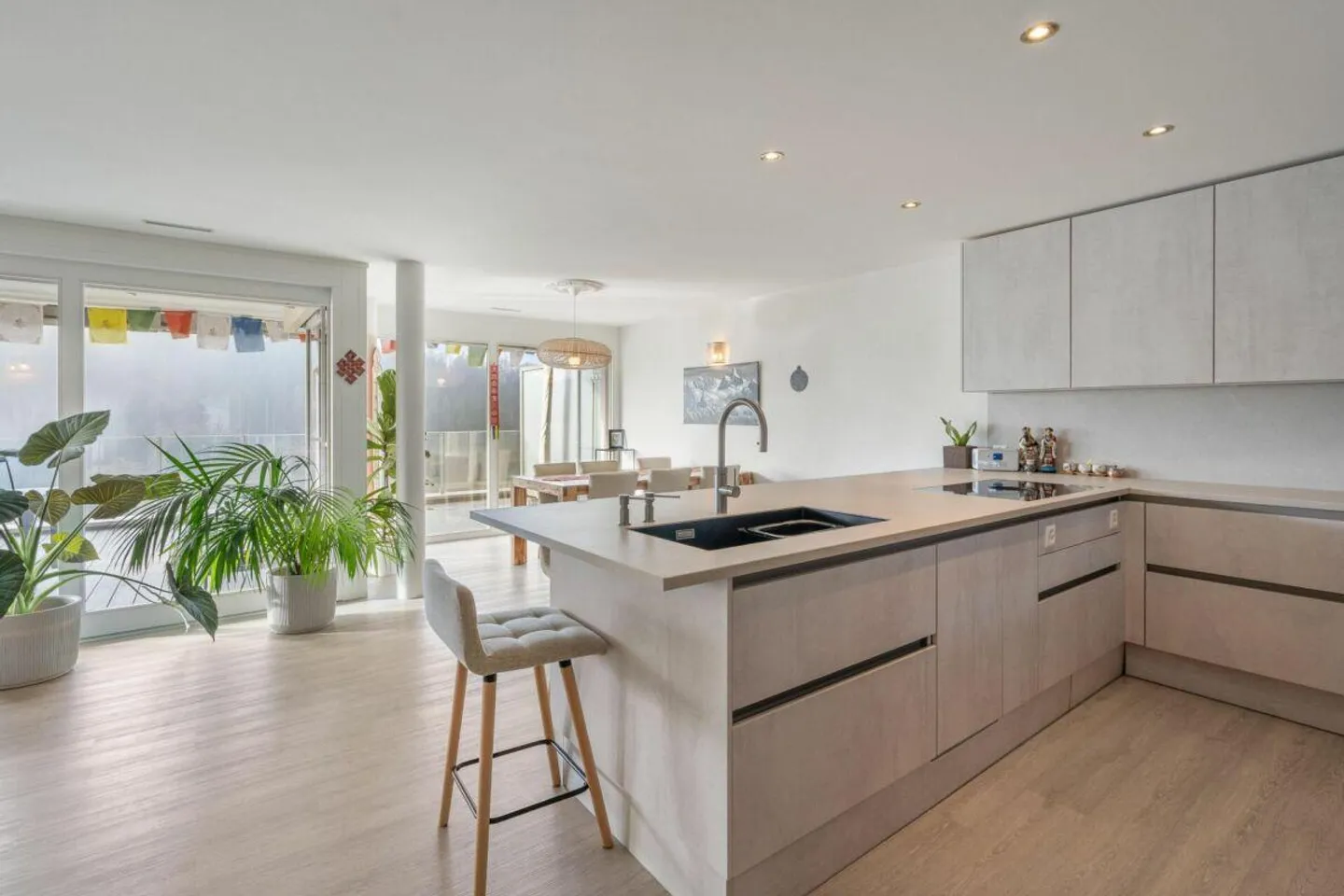 Luminoso appartamento di 3,5 stanze con molto spazio in una zona residenziale vicina alla città - Foto 3 di 6