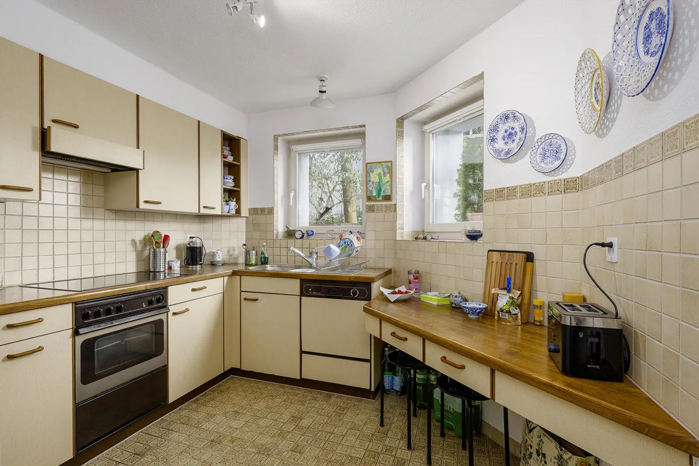 Garden apartment with separate studio - Photo 3 of 10