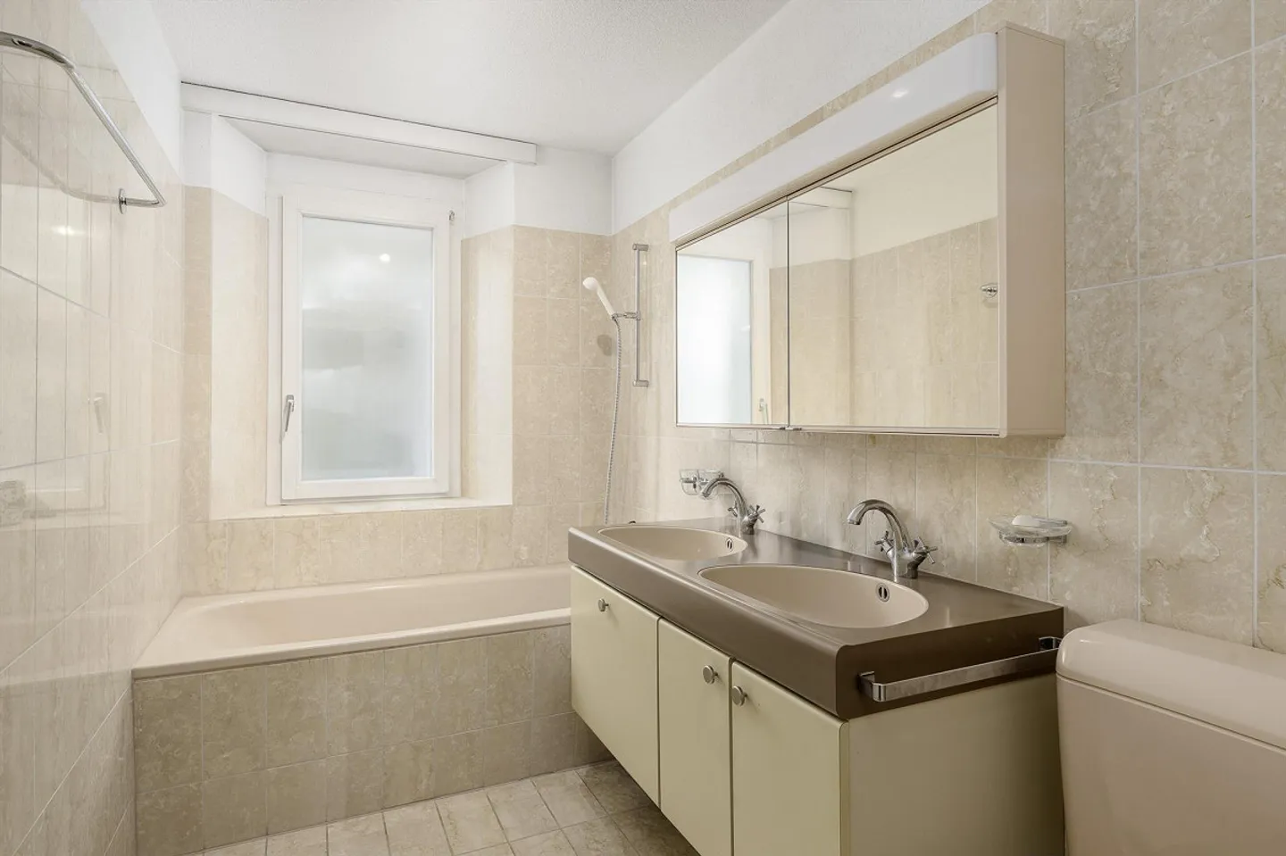 Garden apartment with separate studio - Photo 6 of 10