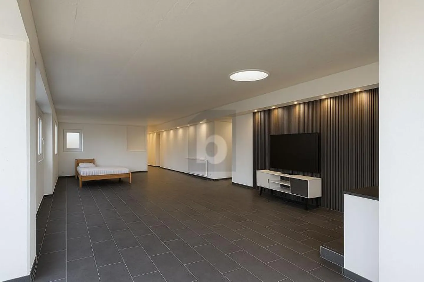 ENTIRELY RENOVATED, NET YIELD 5.5% - Photo 4 of 6