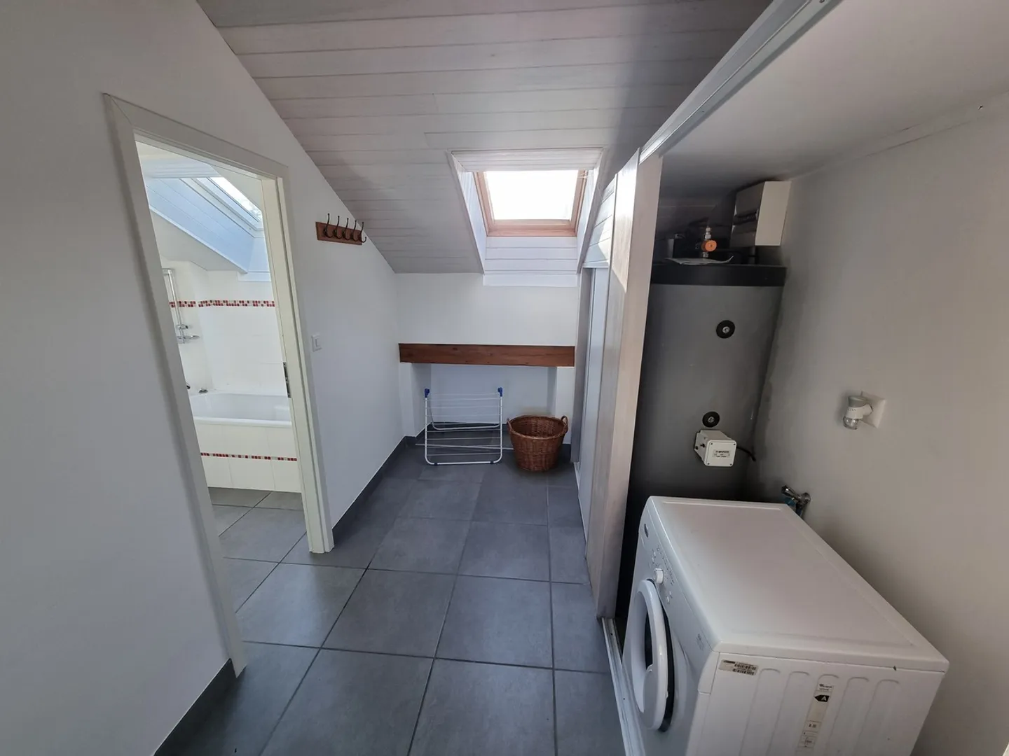 Triplex available immediately - Photo 7 of 10