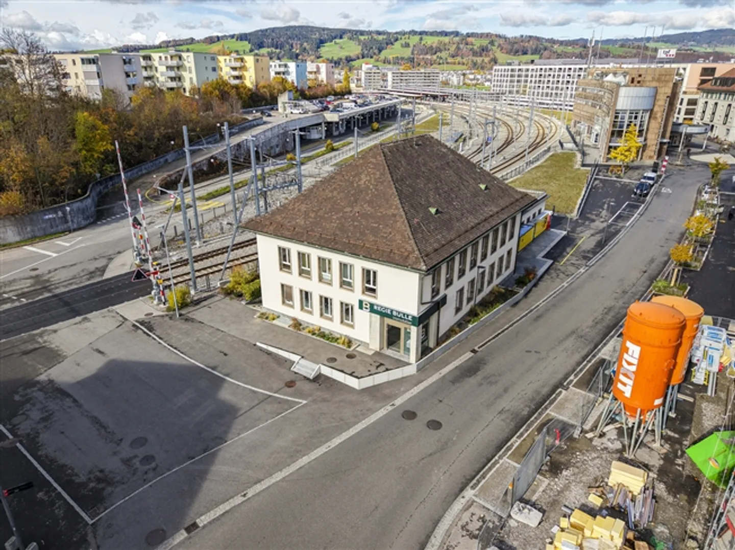 «Bulle - Geräumiger Abstellraum von 187,9 m² zu vermieten» - Photo 4 sur 4