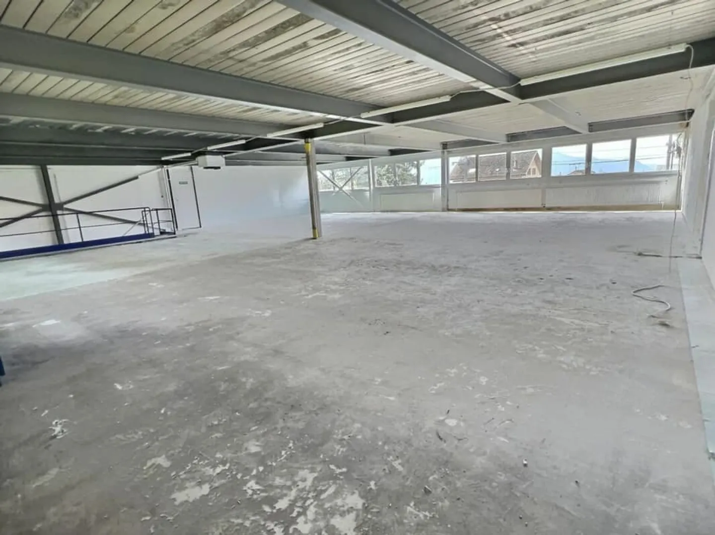 Artisanal 567 m2 à Brent - Foto 2 von 5