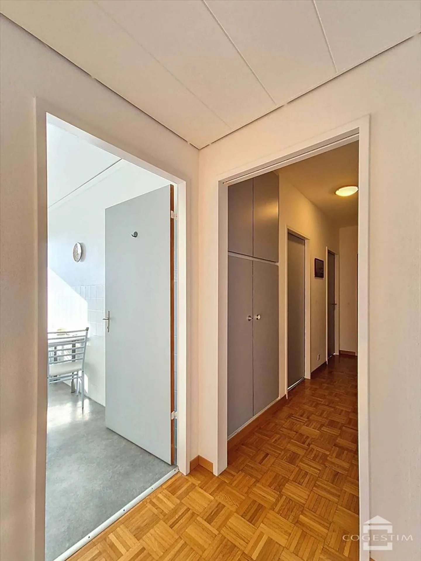 3.5 Room Apartment - Photo 2 of 13