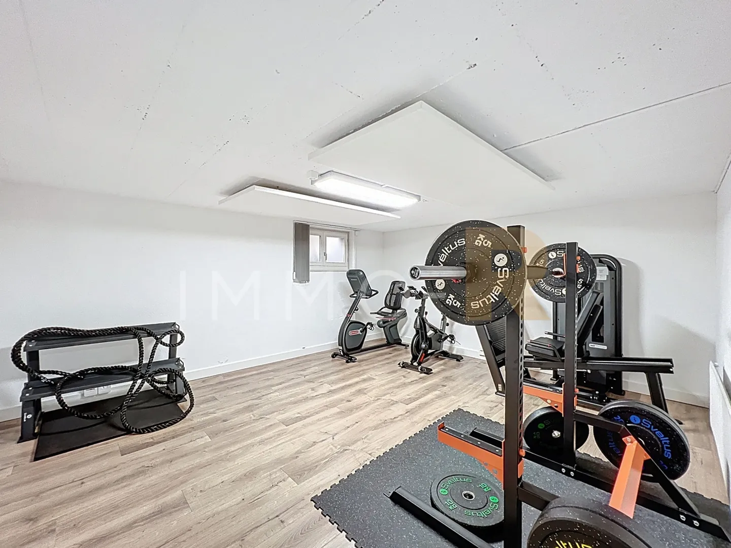 Mischgenutztes Gebäude im Zentrum von Semsales - Foto 8 von 13