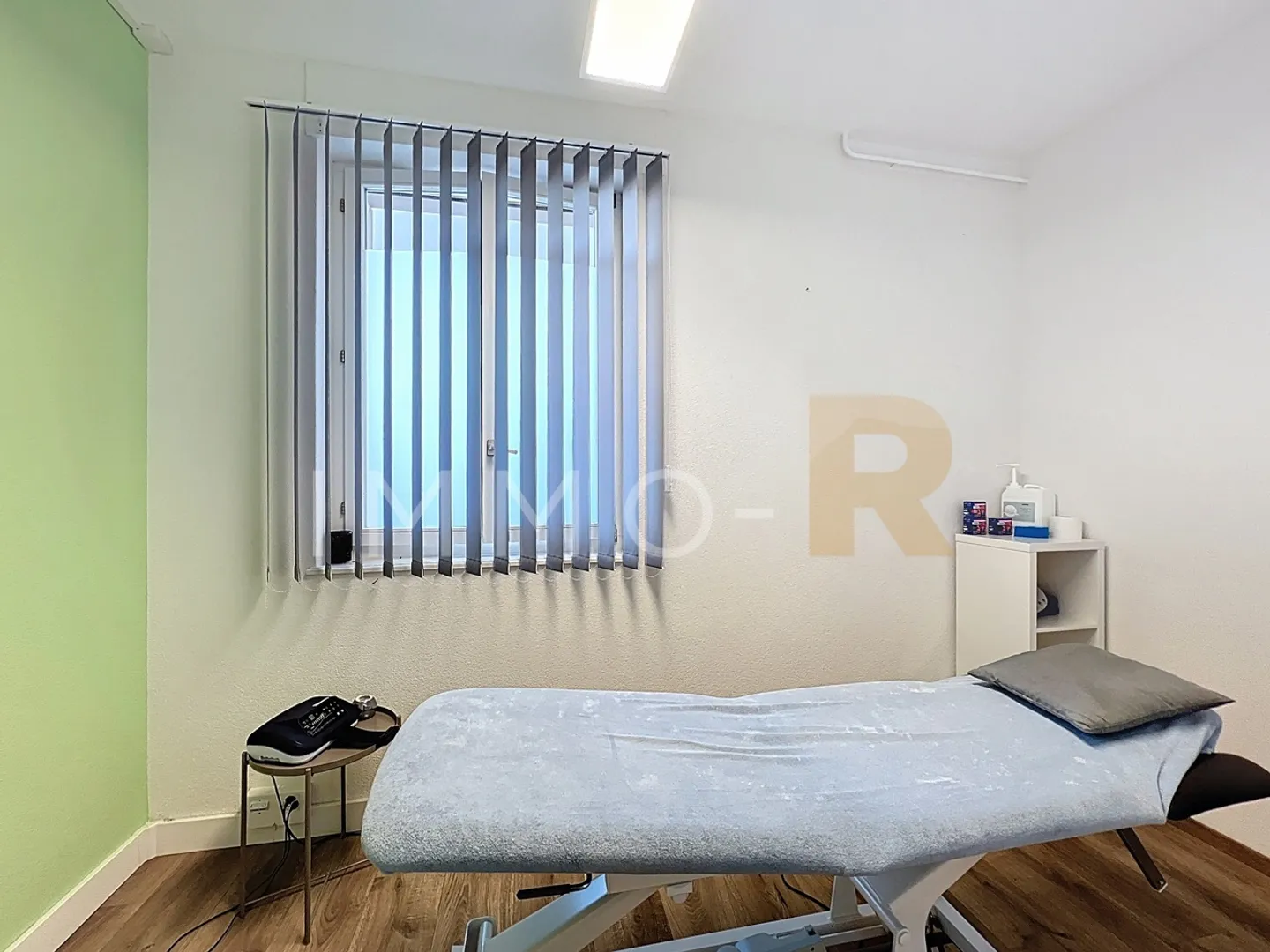 Mischgenutztes Gebäude im Zentrum von Semsales - Foto 9 von 13