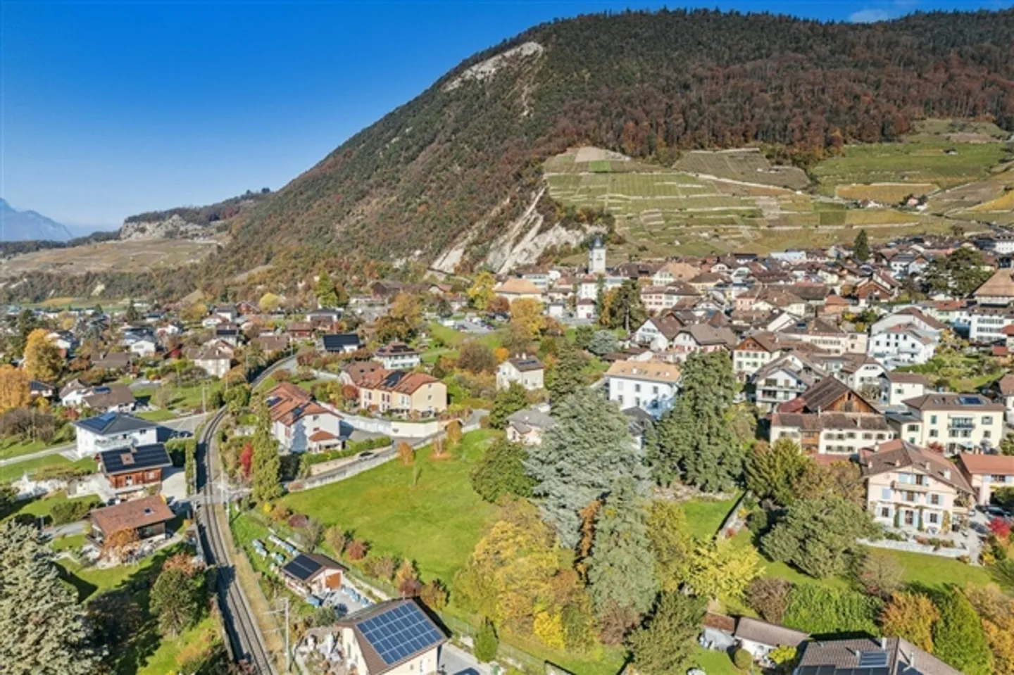 Au pied de la propriété du peintre Rouge, approuvé pour 2 villas - Photo 1 sur 12