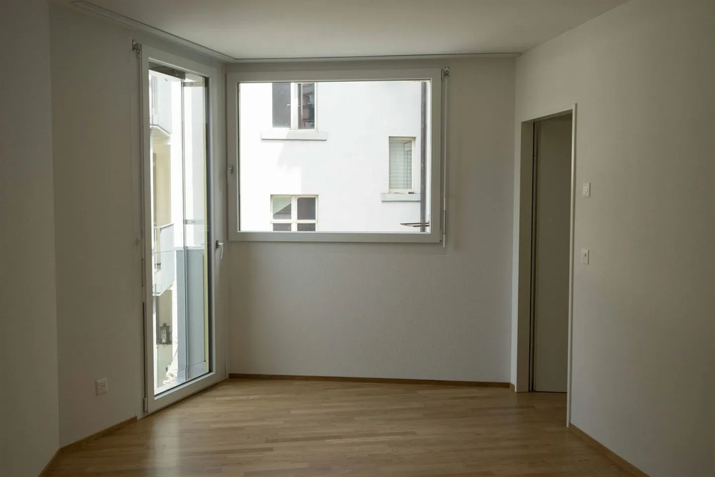Appartement de ville exclusif avec loggia - Photo 2 sur 4