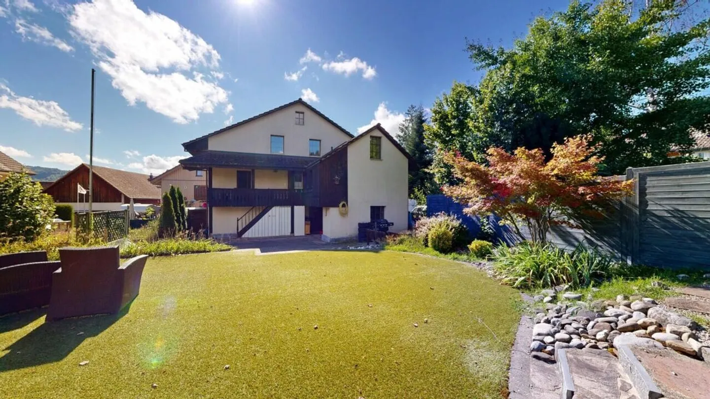 SECTION DE FERME AVEC 2 UNITÉS D'HABITATION - Photo 1 sur 17