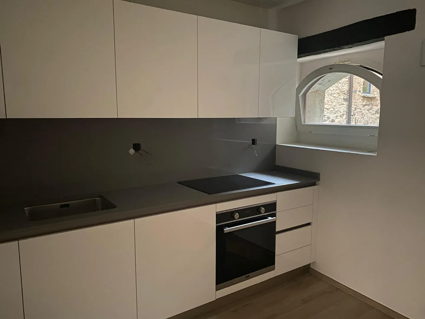 Carona – Maison charmante dans le centre historique rénovée avec garage, idéale aussi comme investissement - Photo 1 sur 15