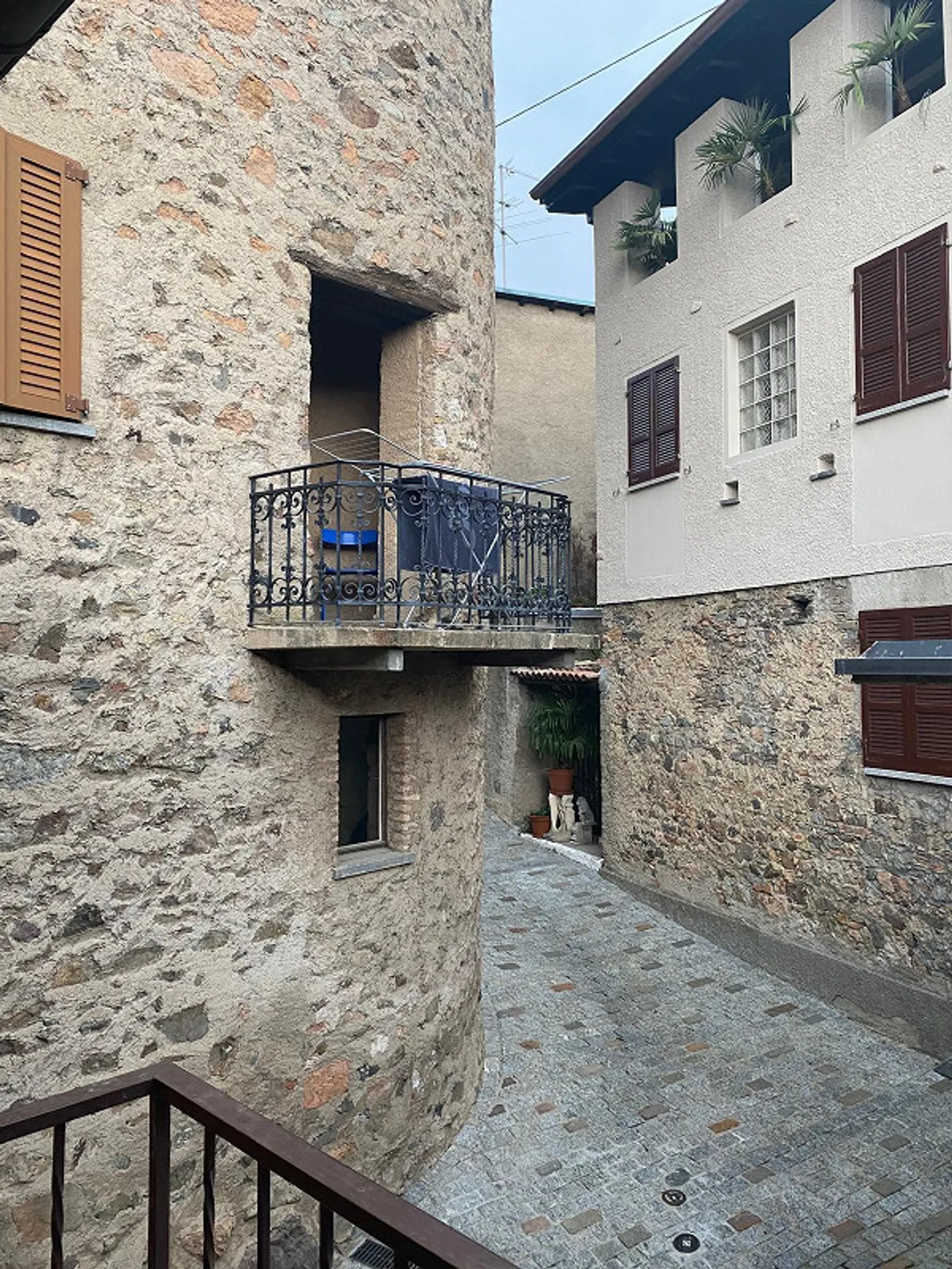 Carona – Maison charmante dans le centre historique rénovée avec garage, idéale aussi comme investissement - Photo 2 sur 15