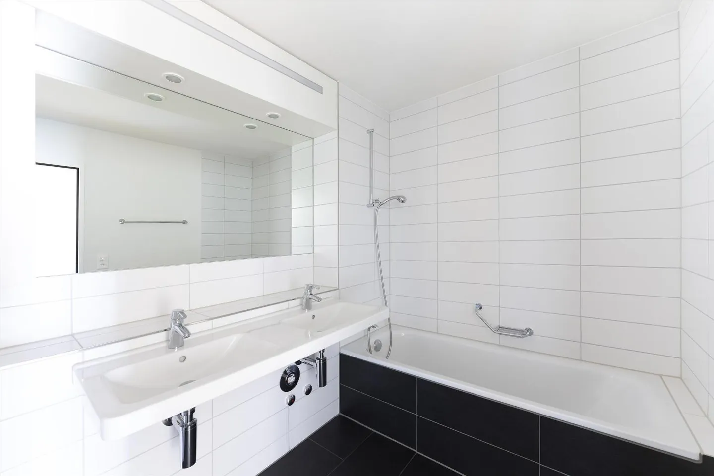 Beautiful apartment in a central location - Photo 4 of 8