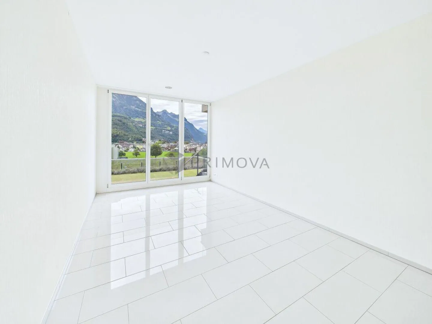 Rêve de terrasse à Brunnen : Ambiance de maison, vue sur le lac et les montagnes. - Photo 9 sur 17