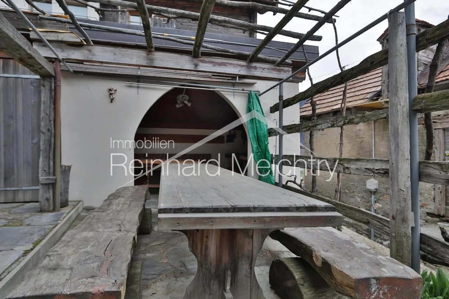 Top renovated Walliser house (4.5 rooms) for rent - Photo 7 of 25