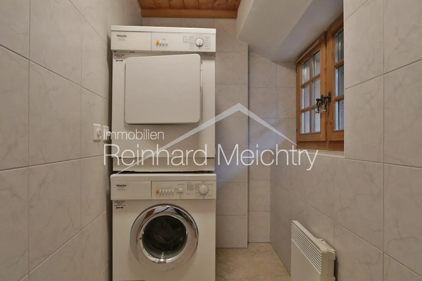 Top renovated Walliser house (4.5 rooms) for rent - Photo 17 of 25