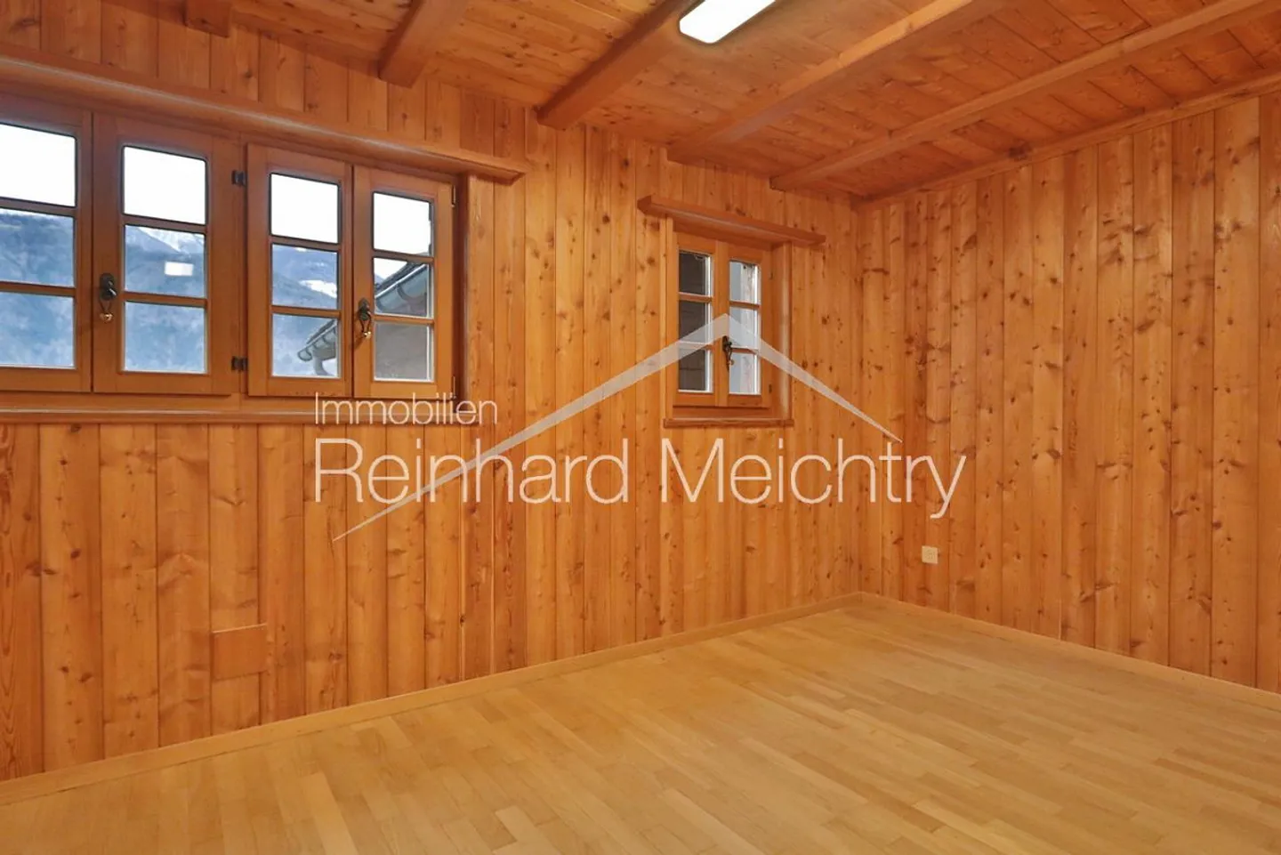 Top renovated Walliser house (4.5 rooms) for rent - Photo 21 of 25