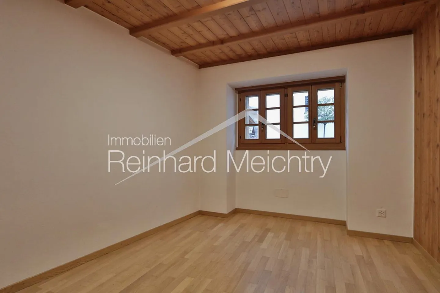 Top renovated Walliser house (4.5 rooms) for rent - Photo 23 of 25