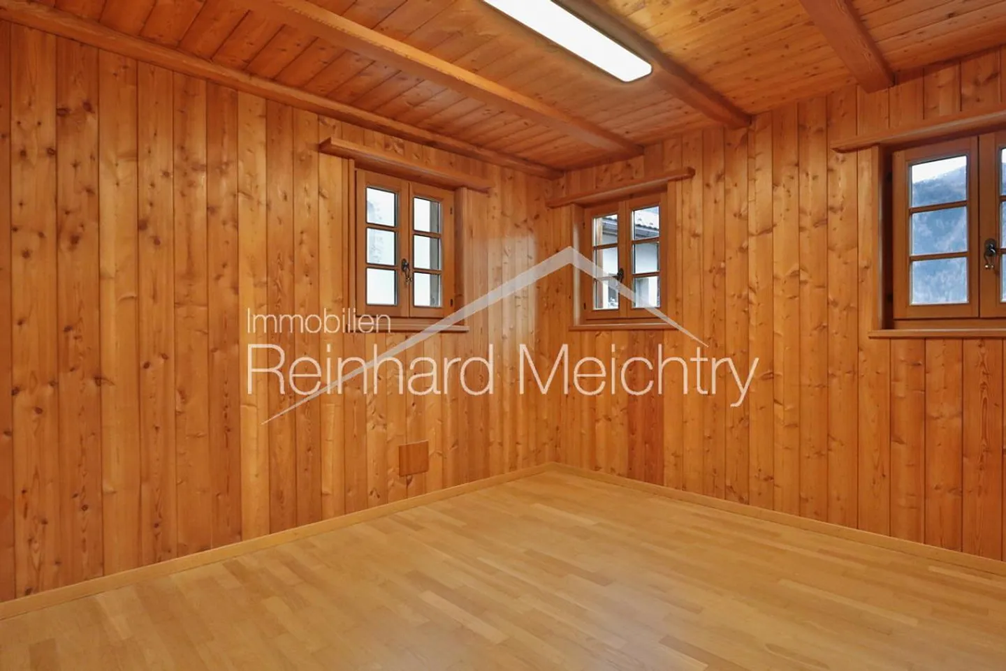 Top renovated Walliser house (4.5 rooms) for rent - Photo 22 of 25