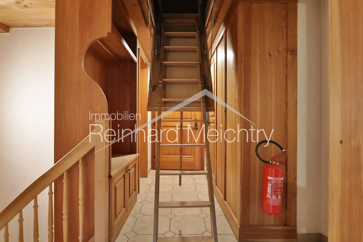 Top renovated Walliser house (4.5 rooms) for rent - Photo 24 of 25