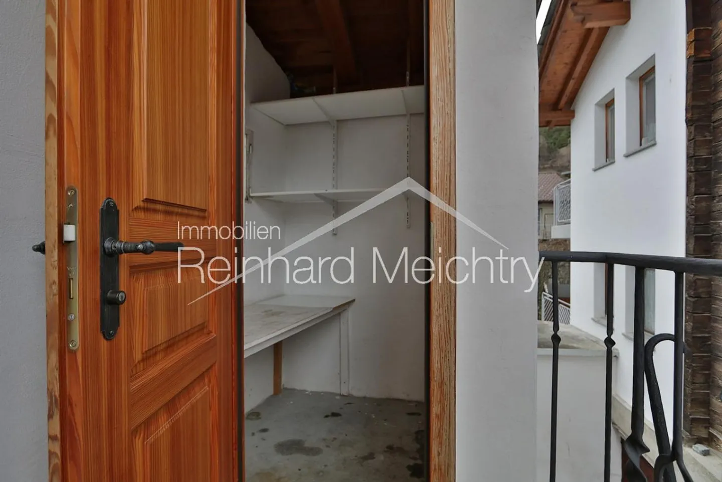 Top renovated Walliser house (4.5 rooms) for rent - Photo 25 of 25