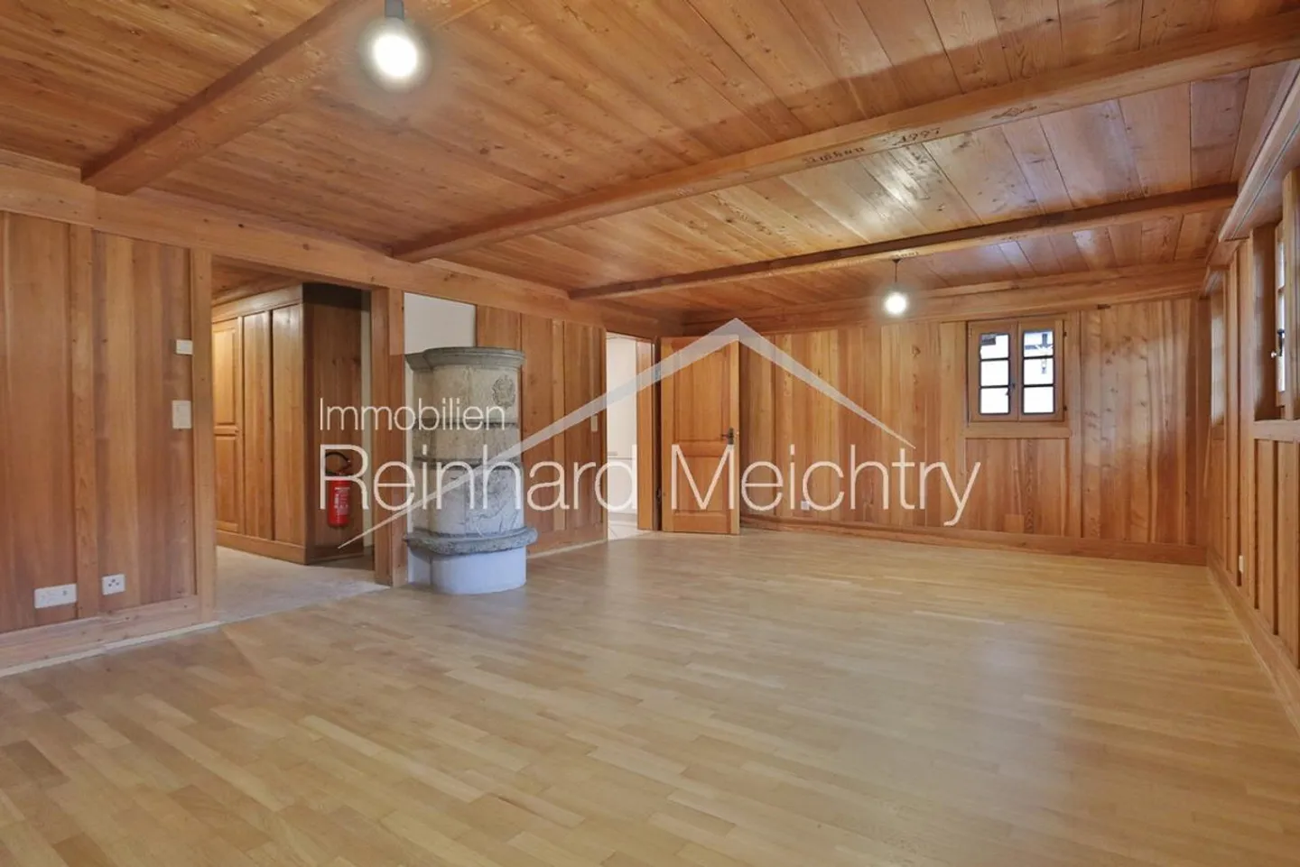 Top renovated Walliser house (4.5 rooms) for rent - Photo 10 of 25