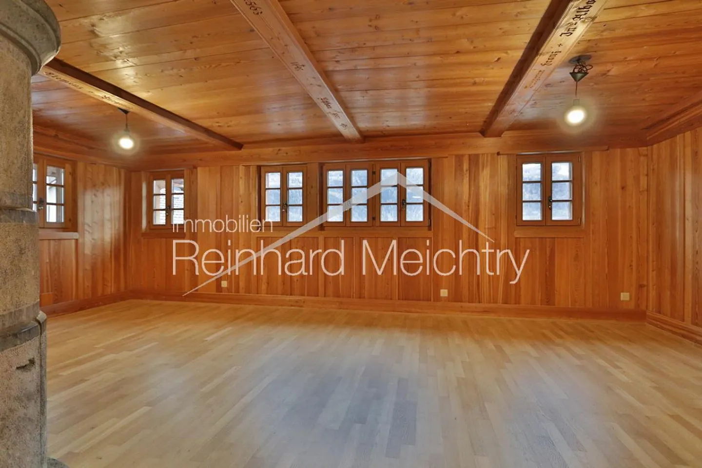 Top renovated Walliser house (4.5 rooms) for rent - Photo 12 of 25