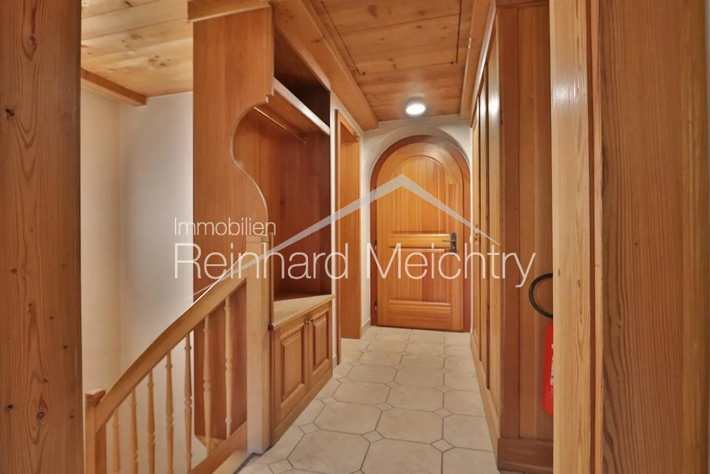 Top renovated Walliser house (4.5 rooms) for rent - Photo 15 of 25