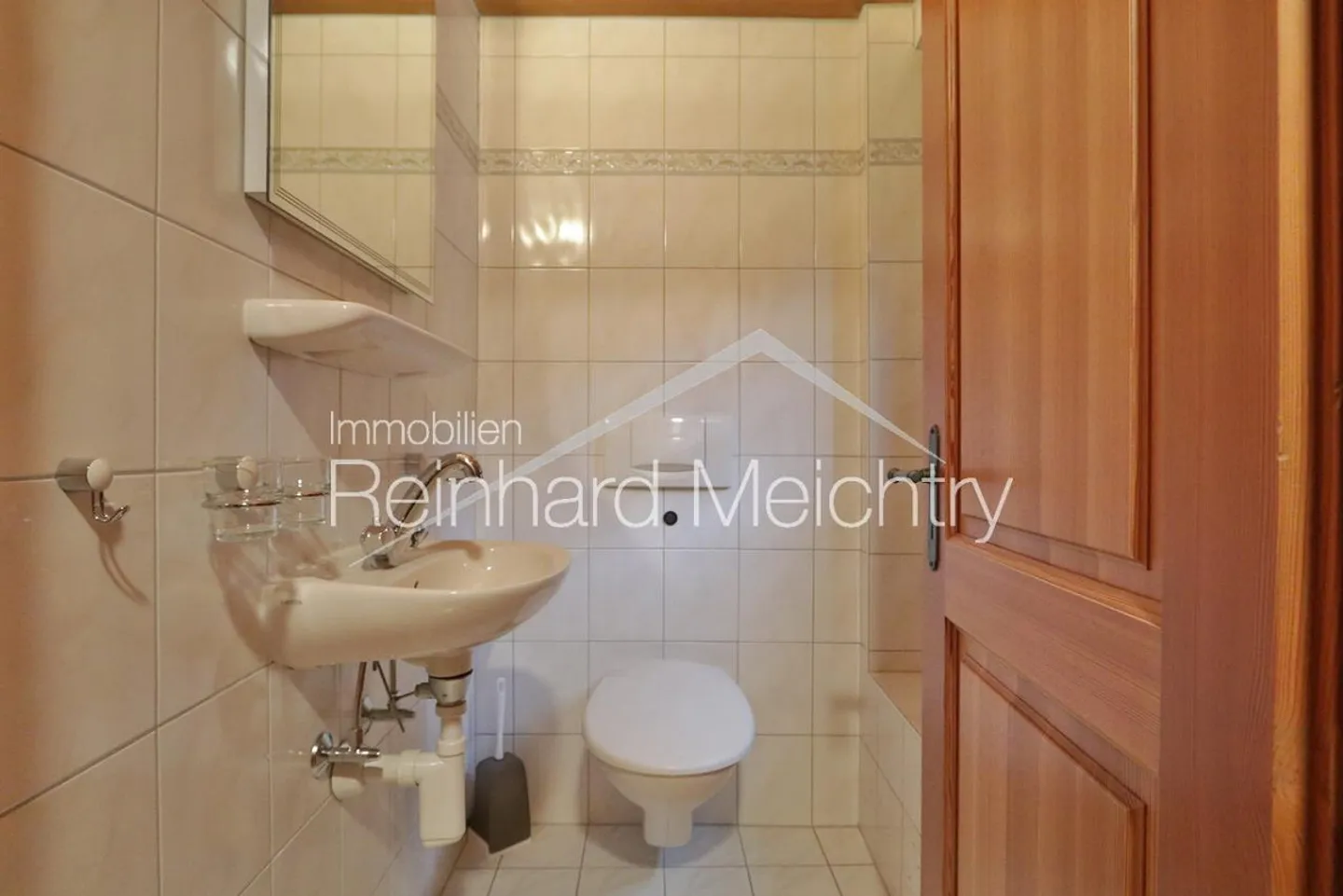 Top renovated Walliser house (4.5 rooms) for rent - Photo 16 of 25