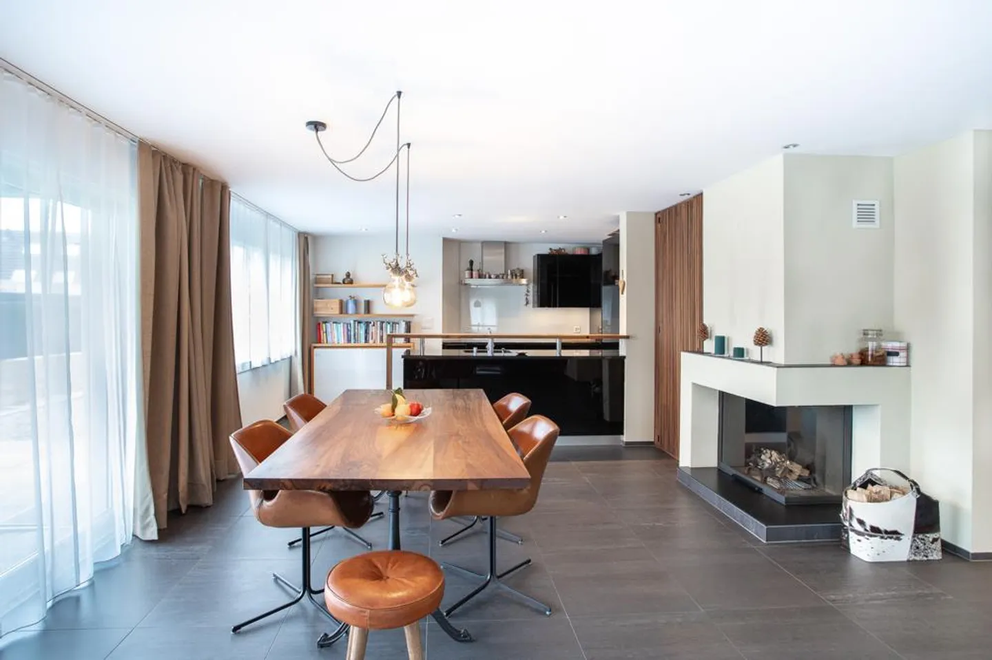 Spacious Living with Terrace and Plenty of Daylight - Photo 3 of 7