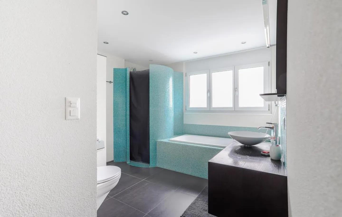 Spacious Living with Terrace and Plenty of Daylight - Photo 4 of 7