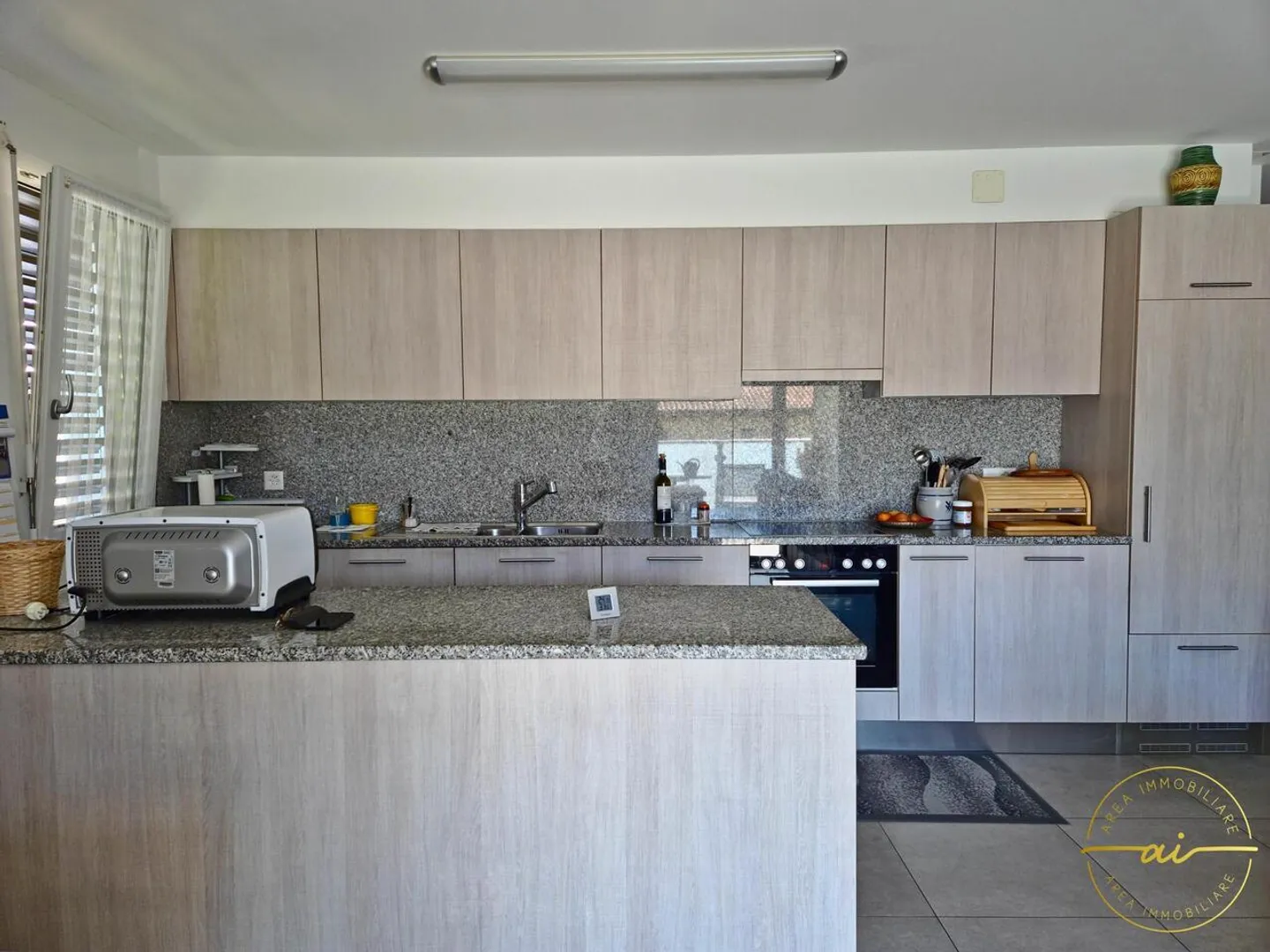 APPARTAMENTO 4.5 LOCALI A DUE PASSI DAL LAGO - Foto 4 di 11