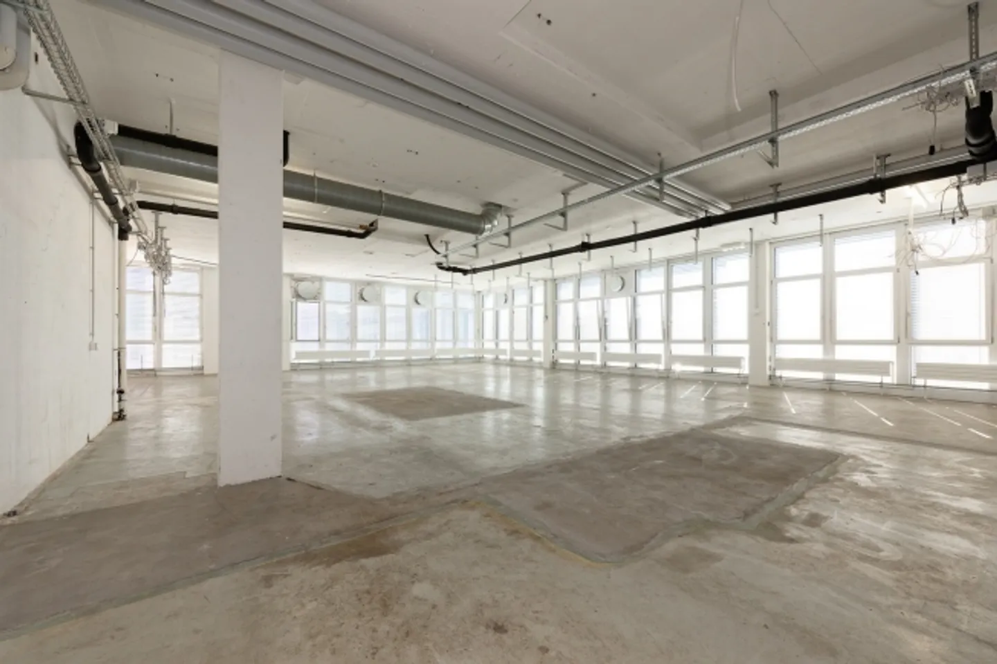 Commercial space for rent in a prime location - Photo 2 of 2