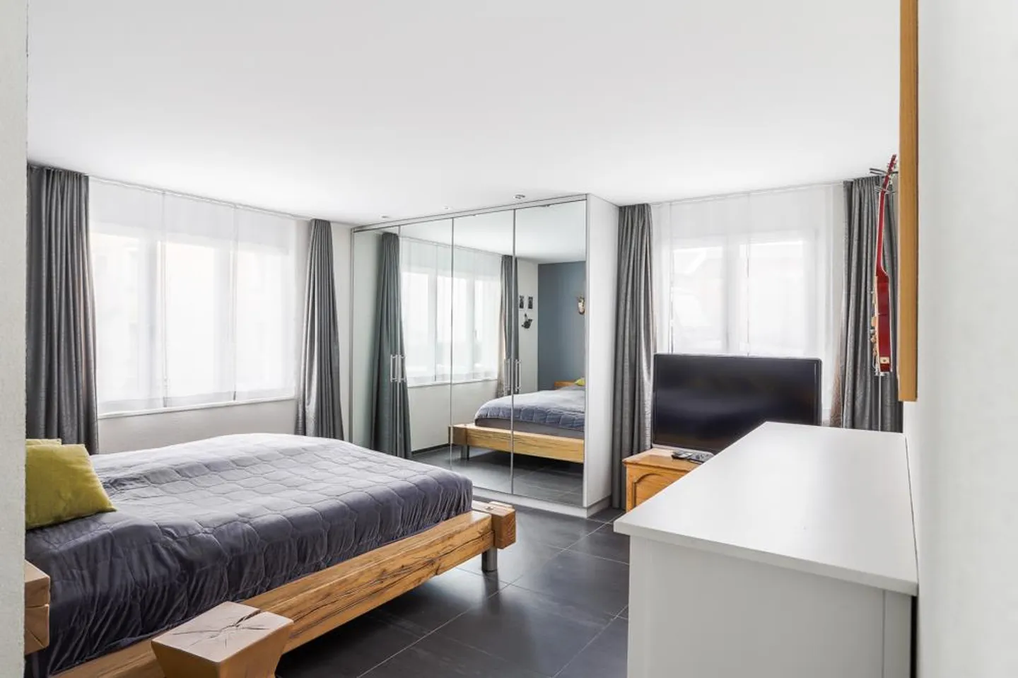 Spacious Living with Terrace and Plenty of Daylight - Photo 6 of 7