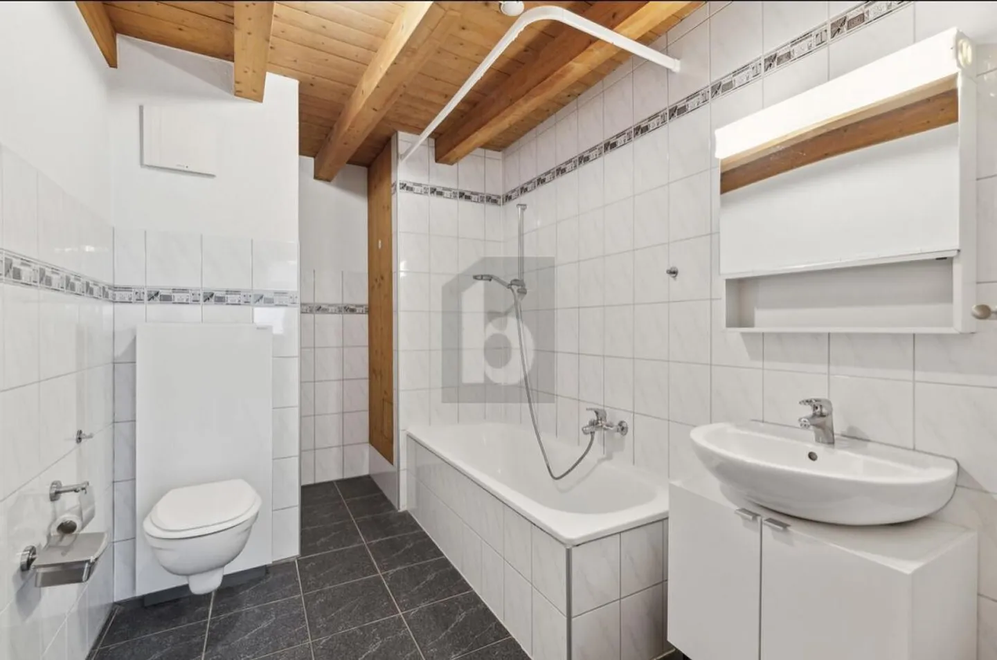 COMBLE AMÉNAGEABLE, ENTIÈREMENT LOUE & TOP RENDEMENT! - Photo 4 sur 5