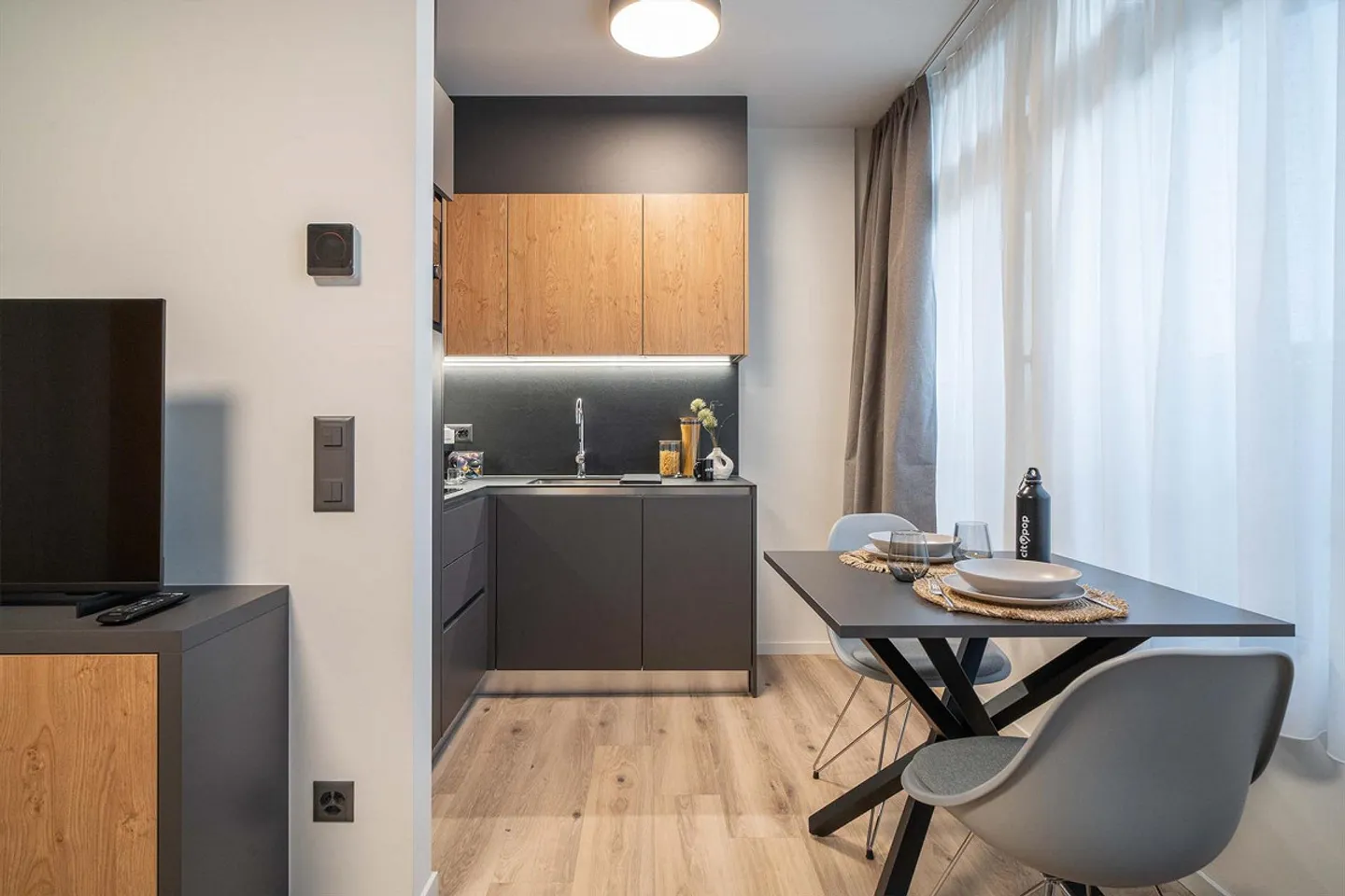 City Pop - Studio Apartments in Basel, next to the train station - Photo 1 of 13