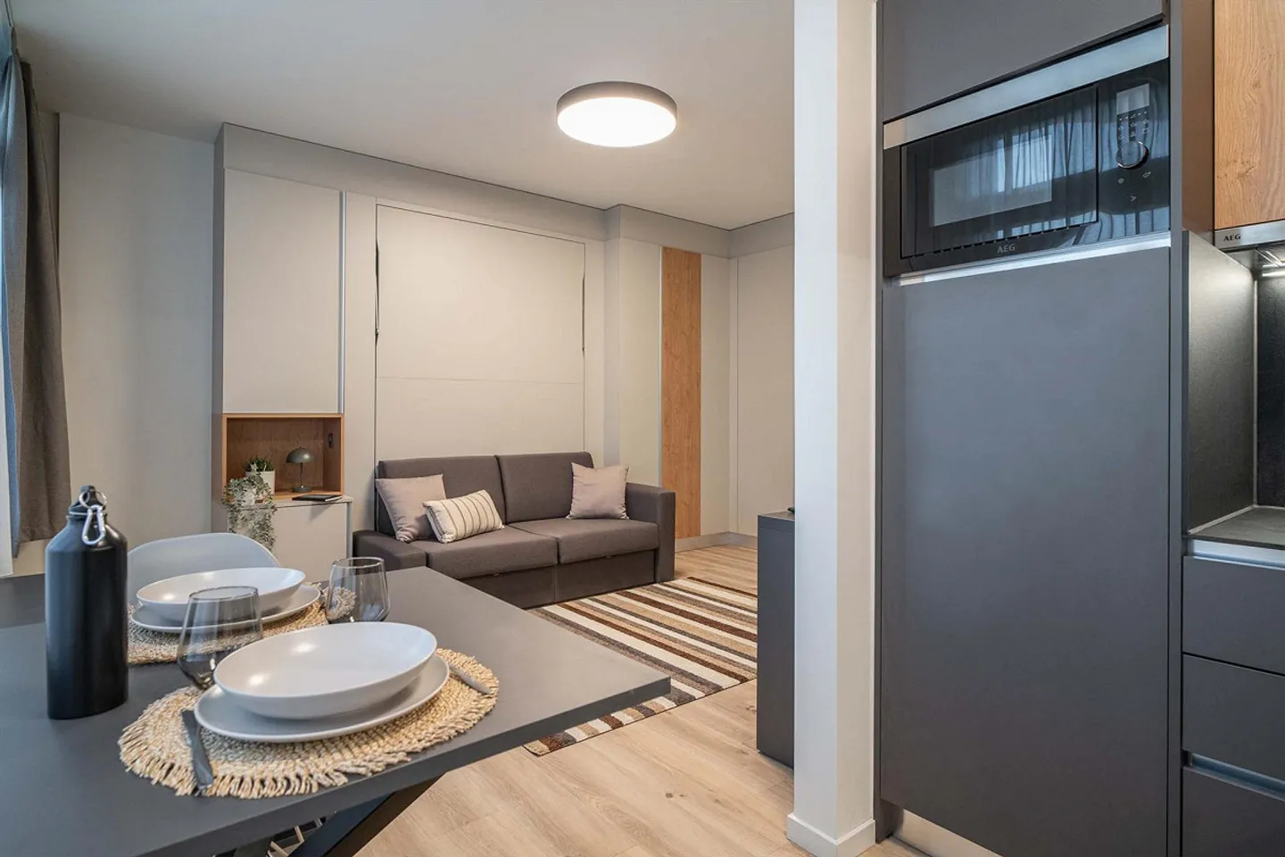 City Pop - Studio Apartments in Basel, next to the train station - Photo 2 of 13