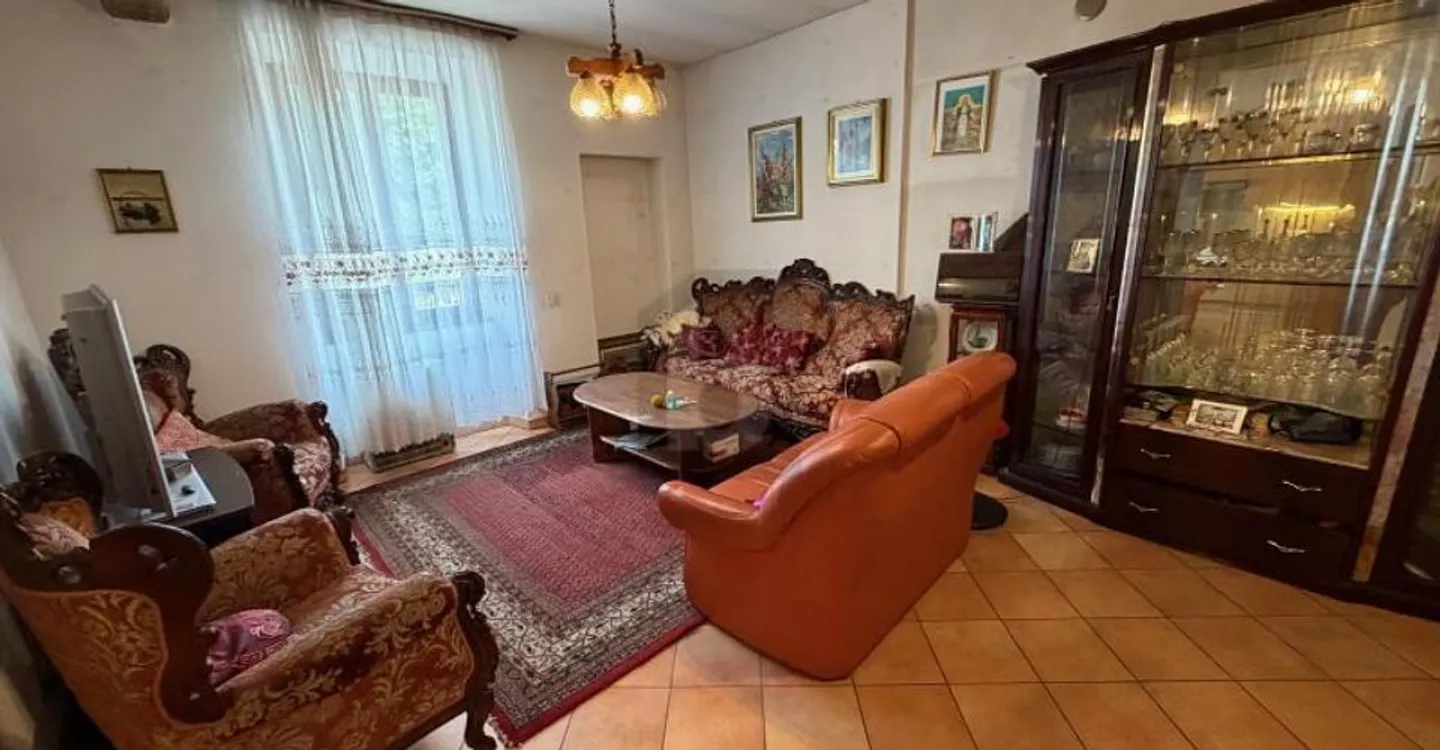 SPACIOUS IN A QUIET NEIGHBORHOOD - Photo 5 of 5