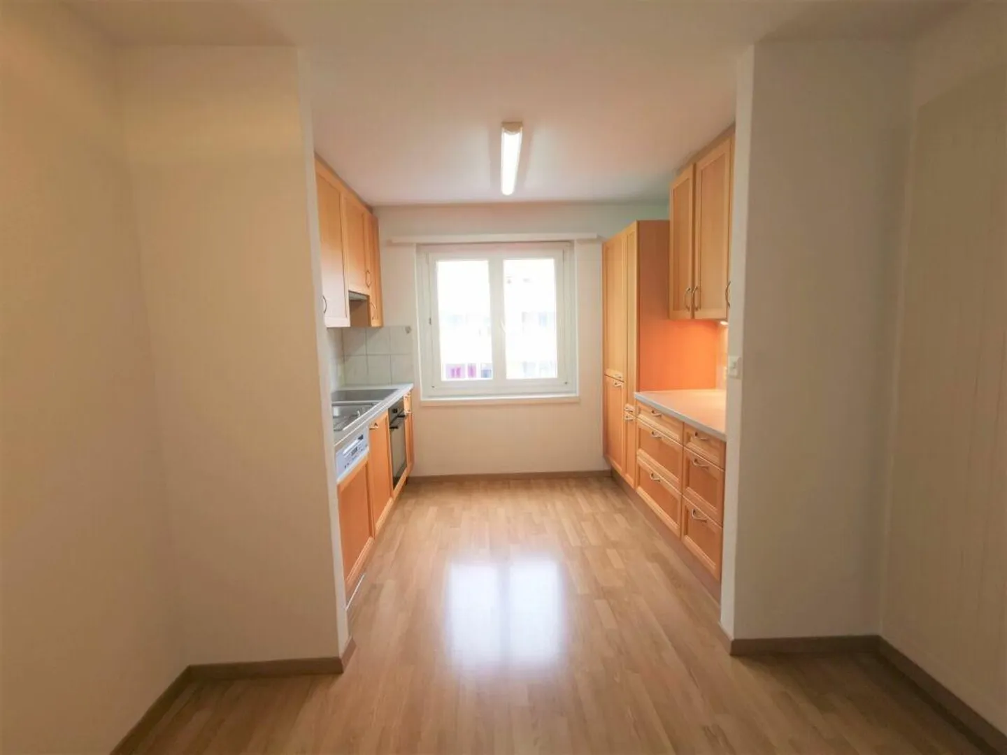 Appartamento luminoso e spazioso di 3,5 stanze con balcone n. 2 - Foto 1 di 7